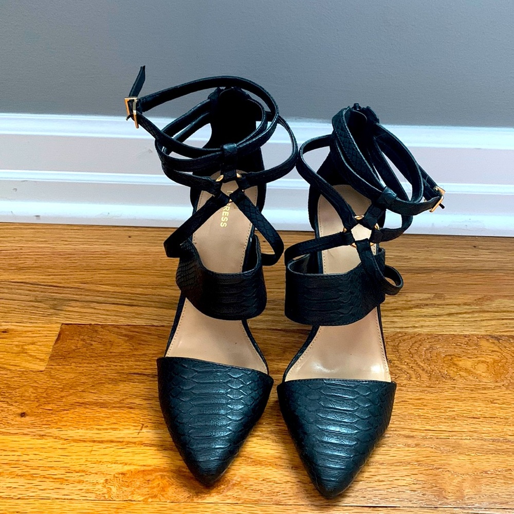 Express black heel size 8